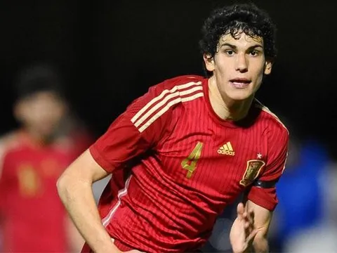 Jesus Vallejo thể hiện tài năng trong màu áo Zaragoza