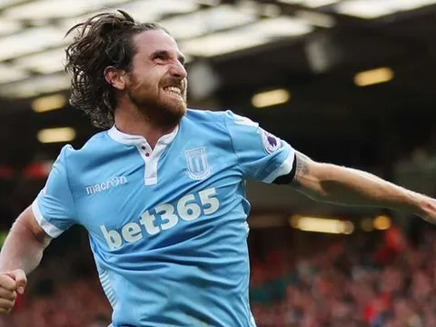 Joe Allen không cam lòng sút tung lưới M.U
