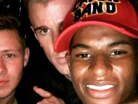 Joe Hart ‘quẩy’ cùng Rashford trước khi rời Manchester