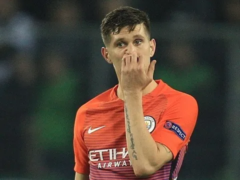 John Stones bị mỉa mai chơi bóng như con nít