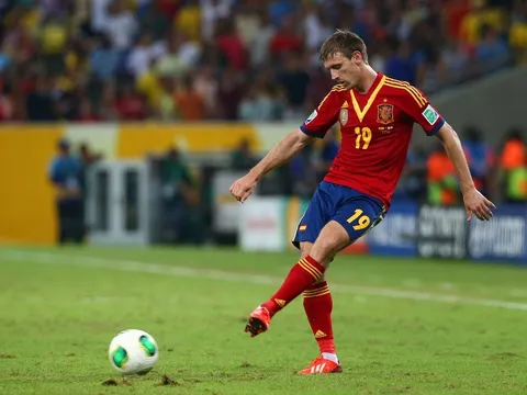 Jordi Alba chấn thương, cơ hội cho sao Arsenal