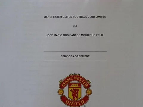 Mourinho công khai bản hợp đồng với Man Utd