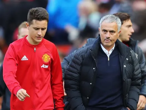 Jose Mourinho: Vị vua mới tại Old Trafford hay gã hề thế kỷ?