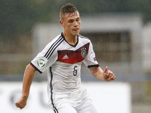 Joshua Kimmich, ngôi sao trẻ nhất trong danh sách rút gọn của UEFA