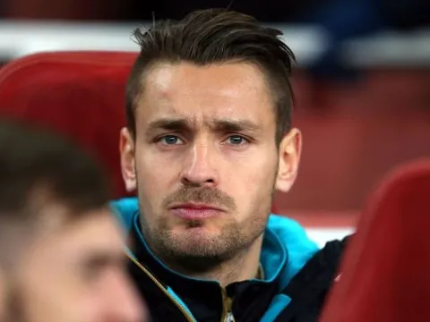 Kết thúc cay đắng cho Debuchy với con số 15