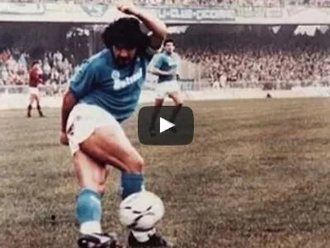 Khả năng chuyền bóng cực ảo của Diego Maradona