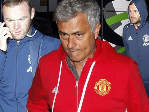 Khi Mourinho làm giống Van Gaal