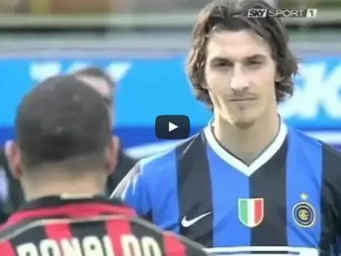 Khoảnh khắc Ztalan Ibrahimovic nhìn Ronaldo với ánh mắt ngưỡng mộ