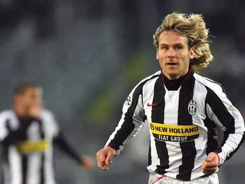 Không được khoác áo M.U, Pavel Nedved tiếc nuối