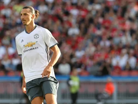 Không Messi và Ronaldo, Ibrahimovic xuất sắc nhất thế giới