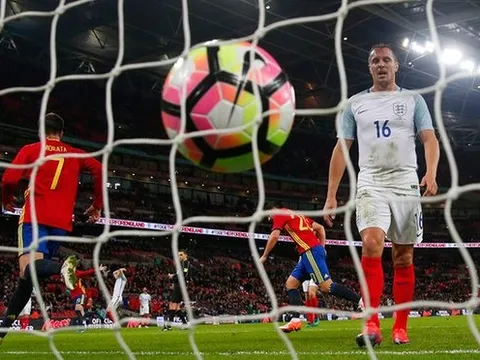 Kịch tính phút bù giờ, Bò tót may mắn cầm hòa Tam Sư trên Wembley