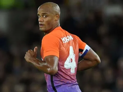 Kompany lại chấn thương, Pep mướt mồ hôi