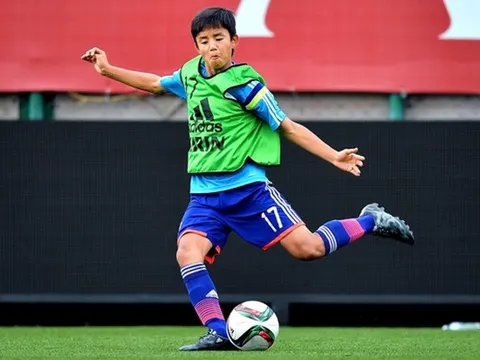 "Messi Nhật Bản" sẽ đối đầu với "tài năng" Phan Thanh Hậu