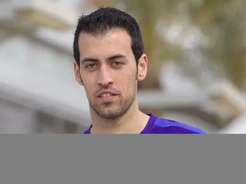 Ký hợp đồng mới, Busquets tăng giá khủng khiếp