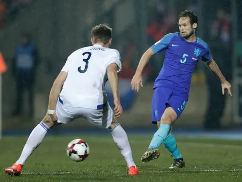 Kỹ năng chuyền bóng siêu việt của Daley Blind