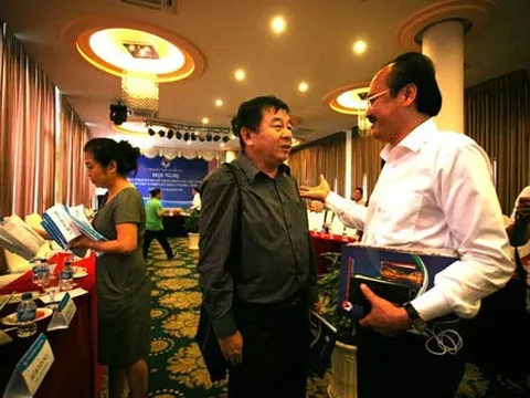 Lạ lùng trọng tài Việt