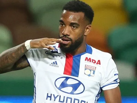 HLV Lyon định đoạt tương lai Lacazette, Arsenal mừng thầm