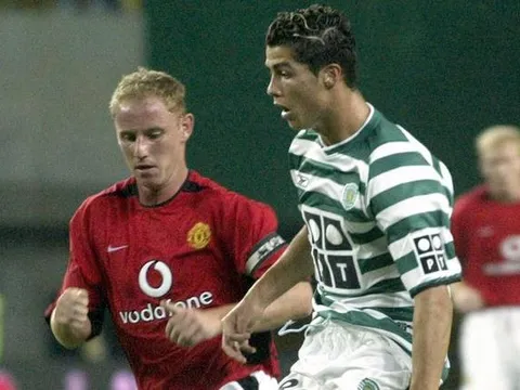 Lần đầu đụng độ M.U, Ronaldo biến O'Shea thành "trò hề"