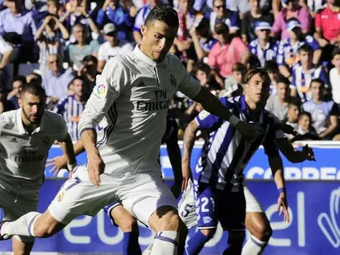 Lập hattrick, Ronaldo đạt 2 cột mốc khủng