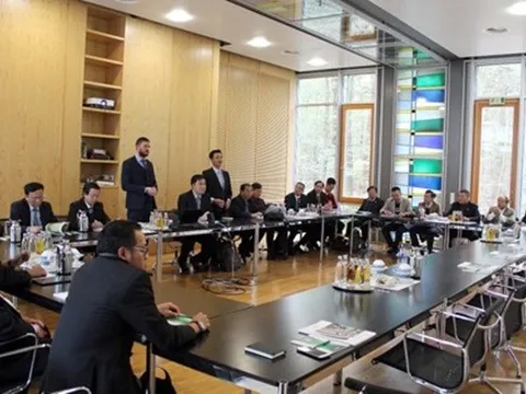 LĐBĐ Đức chia sẻ với VPF về kinh nghiệm đào tạo cầu thủ trẻ
