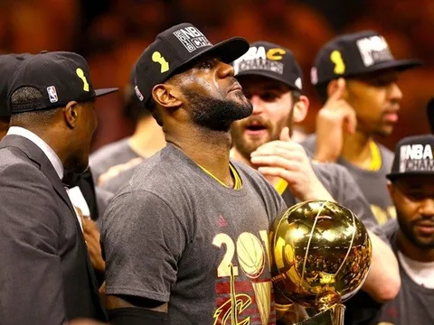 LeBron James òa khóc khi giúp CAVs lần đầu vô địch NBA