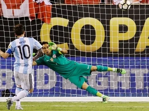 Argentina bại trận: Đừng khóc cho Lionel Messi!
