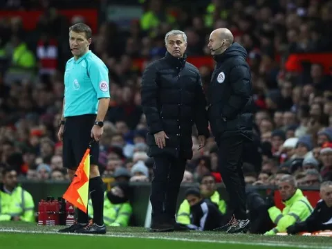 Liên tục dính "phốt", Mourinho lên tiếng đòi công bằng