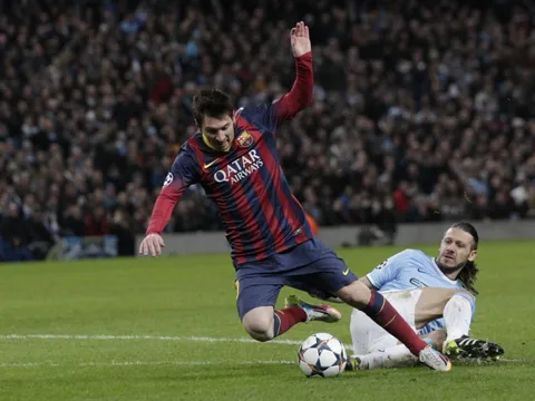 Lionel Messi - Chuyên gia bị 'chặt chém'