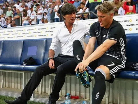 HLV Loew nói gì về việc Schweinsteiger giã từ đội tuyển?