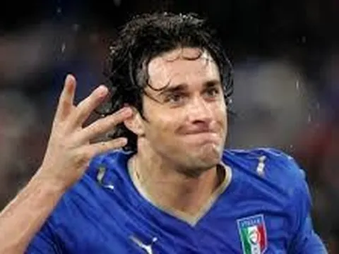 Luca Toni, sát thủ lừng danh một thời của Italia