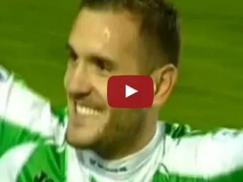 Lucas Perez volley ghi bàn như Van Persie