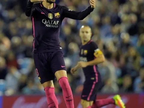 'Lucho trả giá vì để Iniesta dự bị'