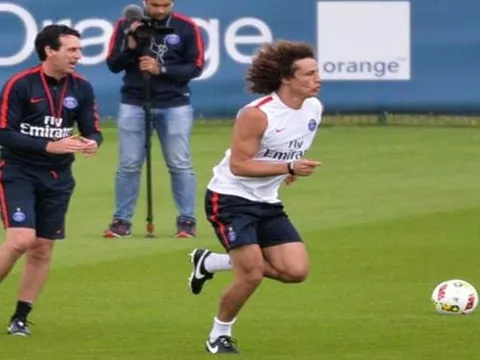 HLV PSG phản ứng gì khi Luiz đòi ra đi?