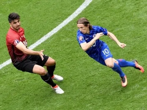 Mourinho muốn có 'tội đồ' của Thổ Nhĩ Kỳ ở EURO 2016