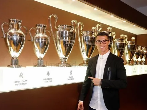 Ronaldo gia hạn hợp đồng với Real Madrid: Biểu tượng thiên hà