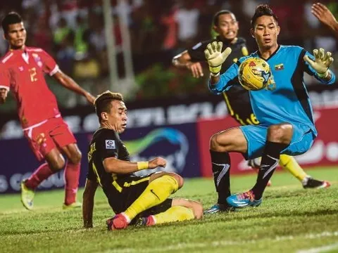 Báo Malaysia chê hàng tiền vệ đội nhà yếu kém