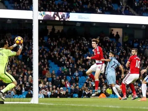 Man City mất ngôi đầu: Chỉ tại ông Barca