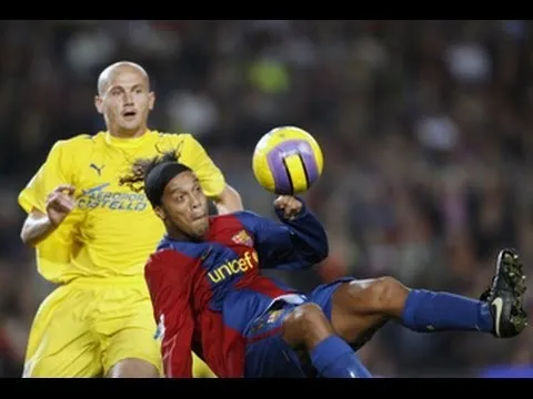 Mãn nhãn với pha lật bàn đèn của Ronaldinho