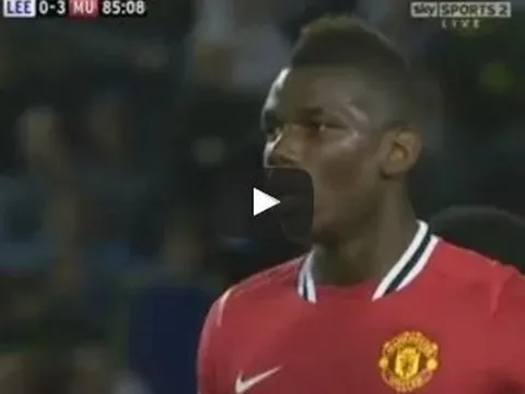 Màn ra mắt Man United của Paul Pogba năm 2011