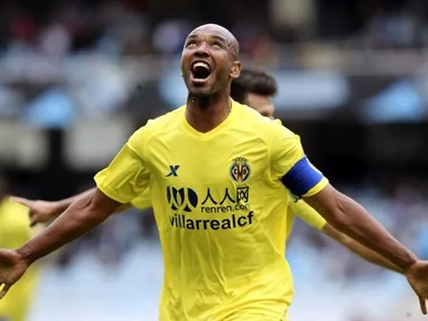 Màn trình diễn của 'Ngọc trai đen' Marcos Senna trước Barca