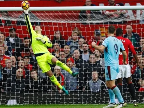 "Man Utd đã biến Tom Heaton trở nên siêu đẳng"