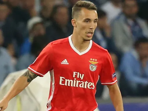 Man Utd nhắm người mới, tương lai của Shaw mờ mịt