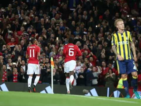 Được Rooney nhường đá penalty, Paul Pogba cảm ơn rối rít