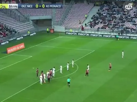 Mario Balotelli ghi 2 bàn trong thắng lợi 4-0 của Nice trước Monaco