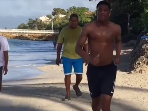 Martial luyện tập như điên chờ ngày ra mắt Mourinho