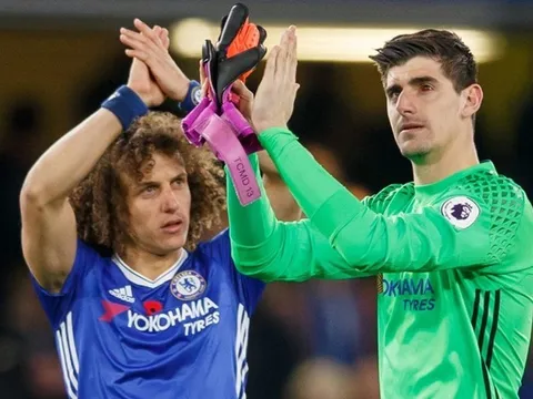 Mắt trái xuất huyết, Courtois khiến Chelsea lo âu