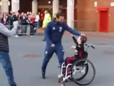 Mata và lý do fan Man Utd đều quý anh