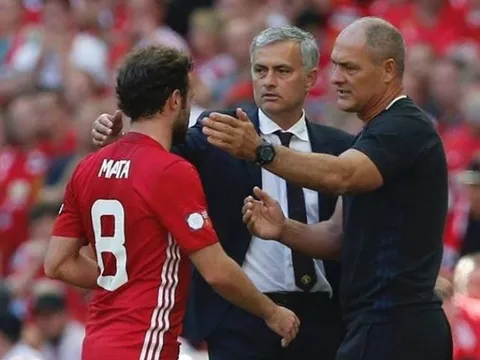 Mourinho lại chơi chiêu với Mata và người hâm mộ
