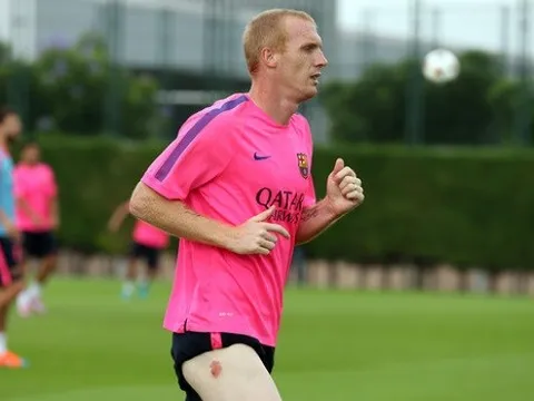 Trung vệ của Barca trở lại tập luyện