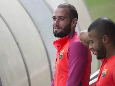 Mâu thuẫn với Enrique, Aleix Vidal muốn rời Barca